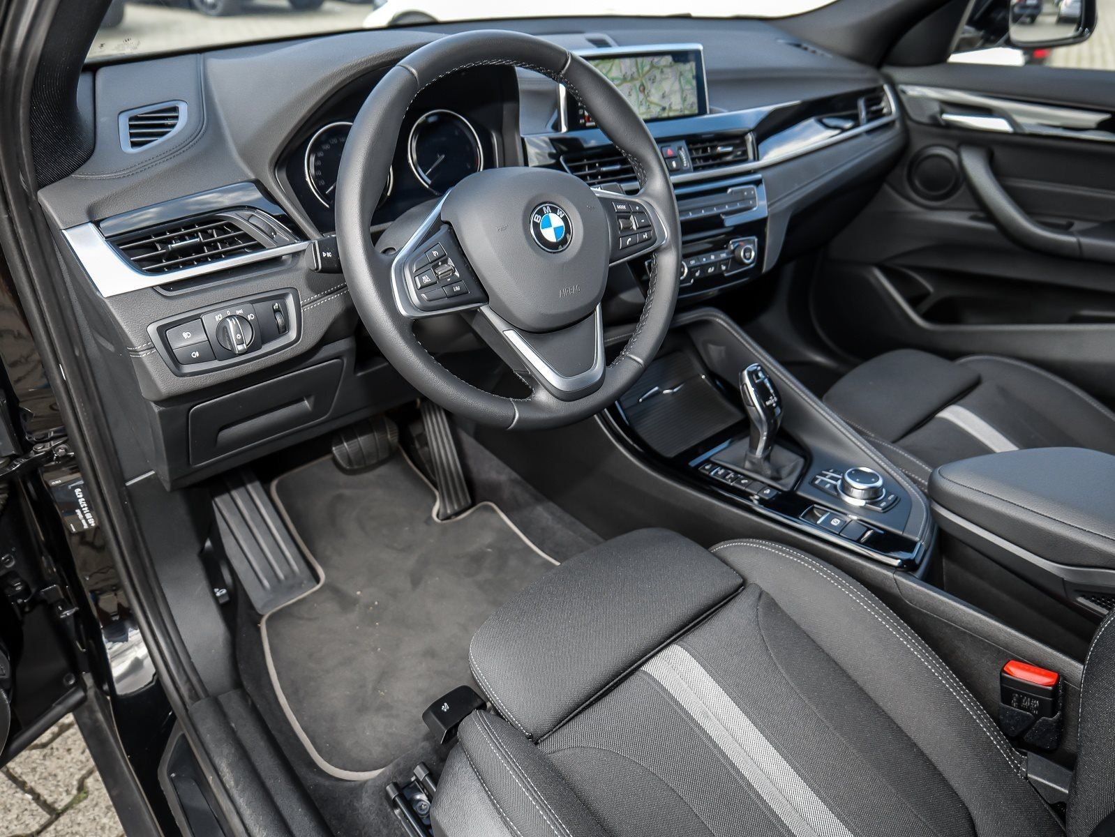 BMW X2 xDrive18d Advantage Plus Navi RFK LED Sportsi