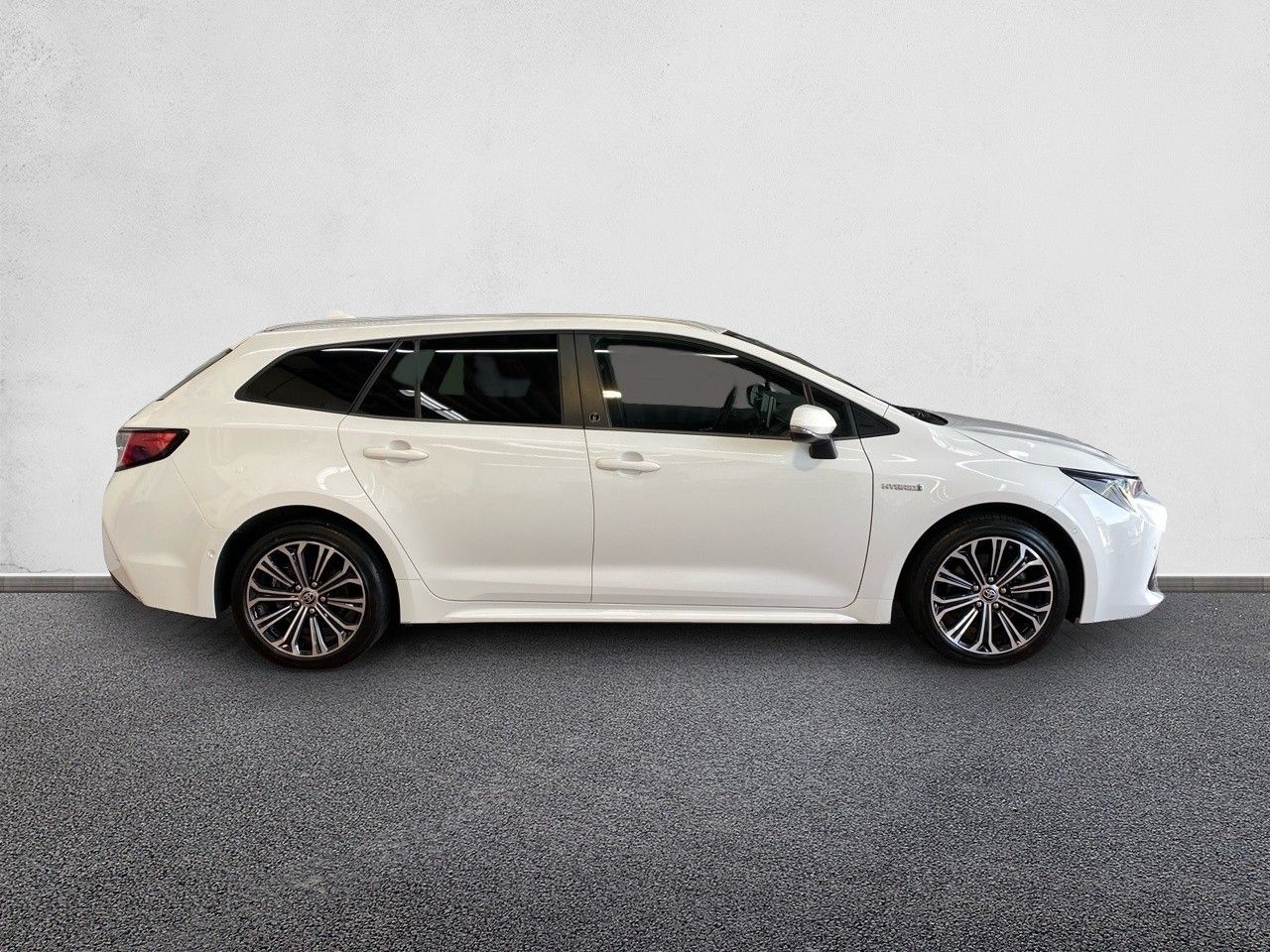 Toyota Corolla Touring Sport 2.0 Hybrid - Samsaru's Car Outlet