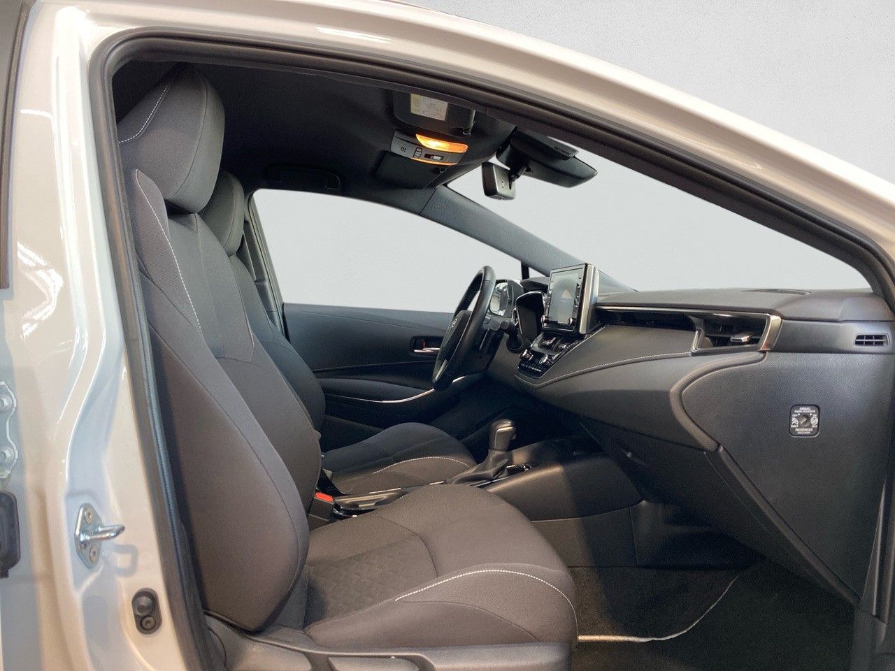 Toyota Corolla Touring Sport 2.0 Hybrid - Samsaru's Car Outlet