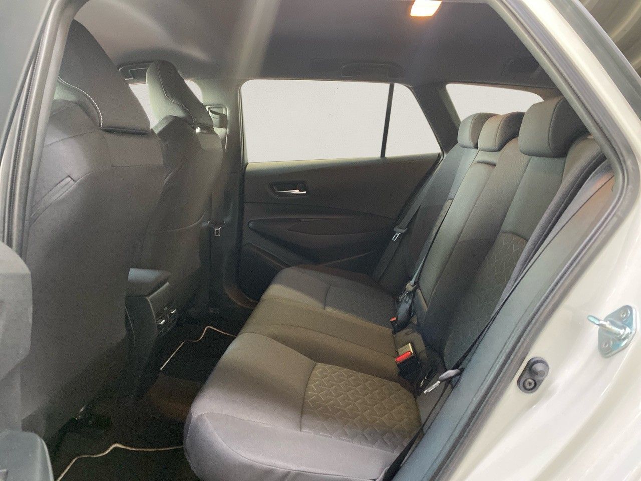 Toyota Corolla Touring Sport 2.0 Hybrid - Samsaru's Car Outlet