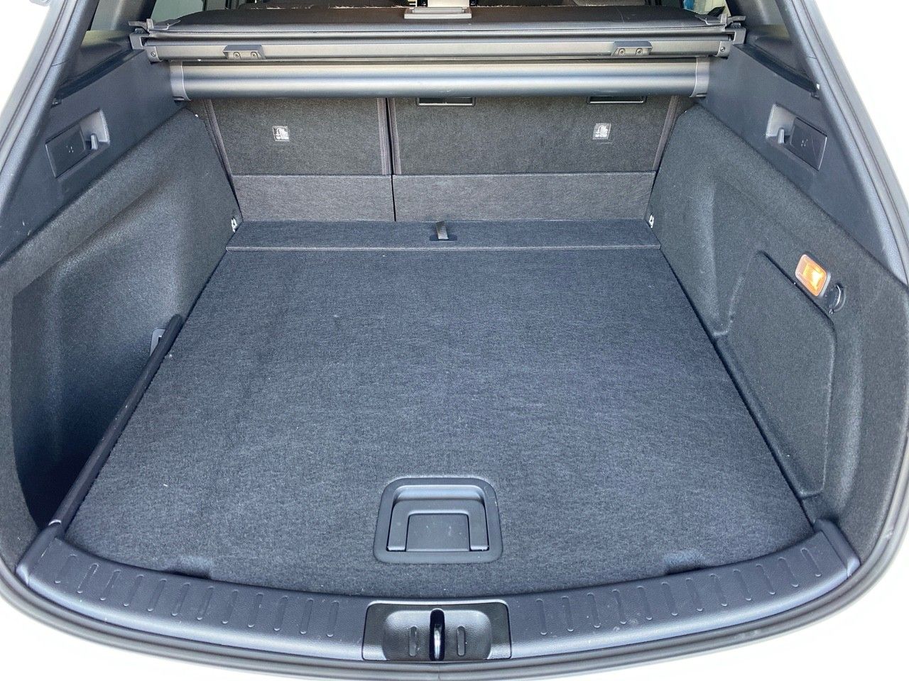 Toyota Corolla Touring Sport 2.0 Hybrid - Samsaru's Car Outlet