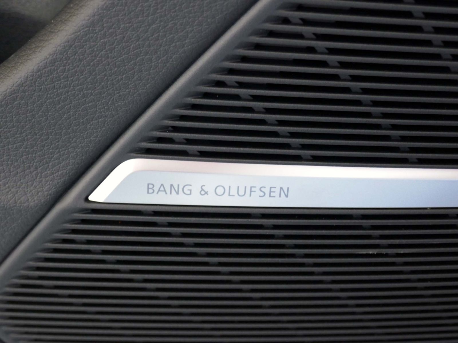 Audi Q8  50 TDI quattro S line | AHK Pano Standhzg.