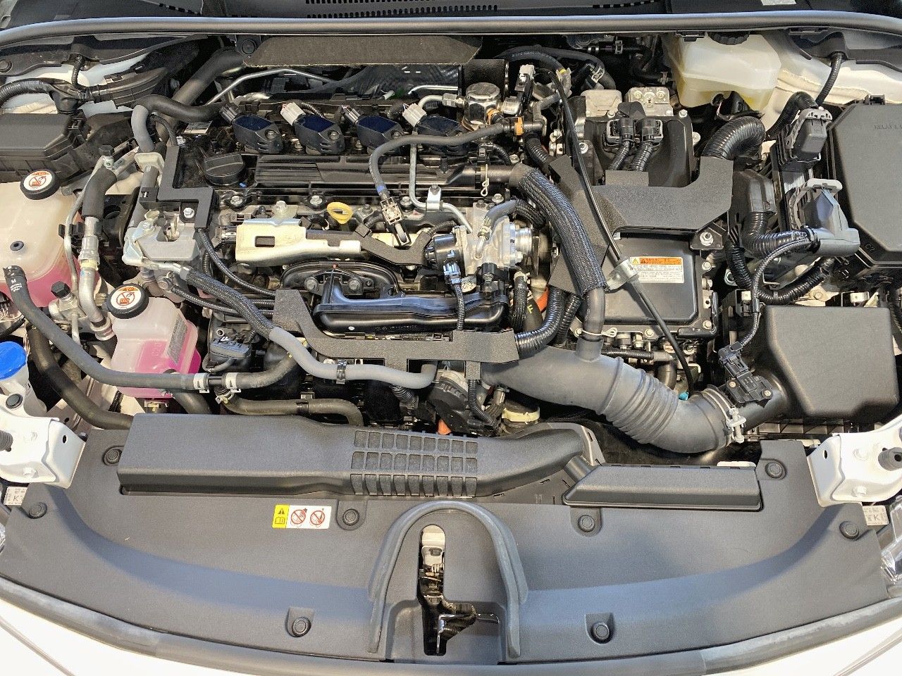 Toyota Corolla Touring Sport 2.0 Hybrid - Samsaru's Car Outlet