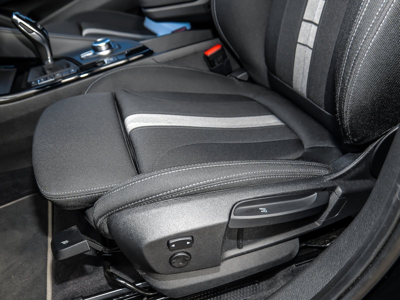 BMW X2 xDrive18d Advantage Plus Navi RFK LED Sportsi