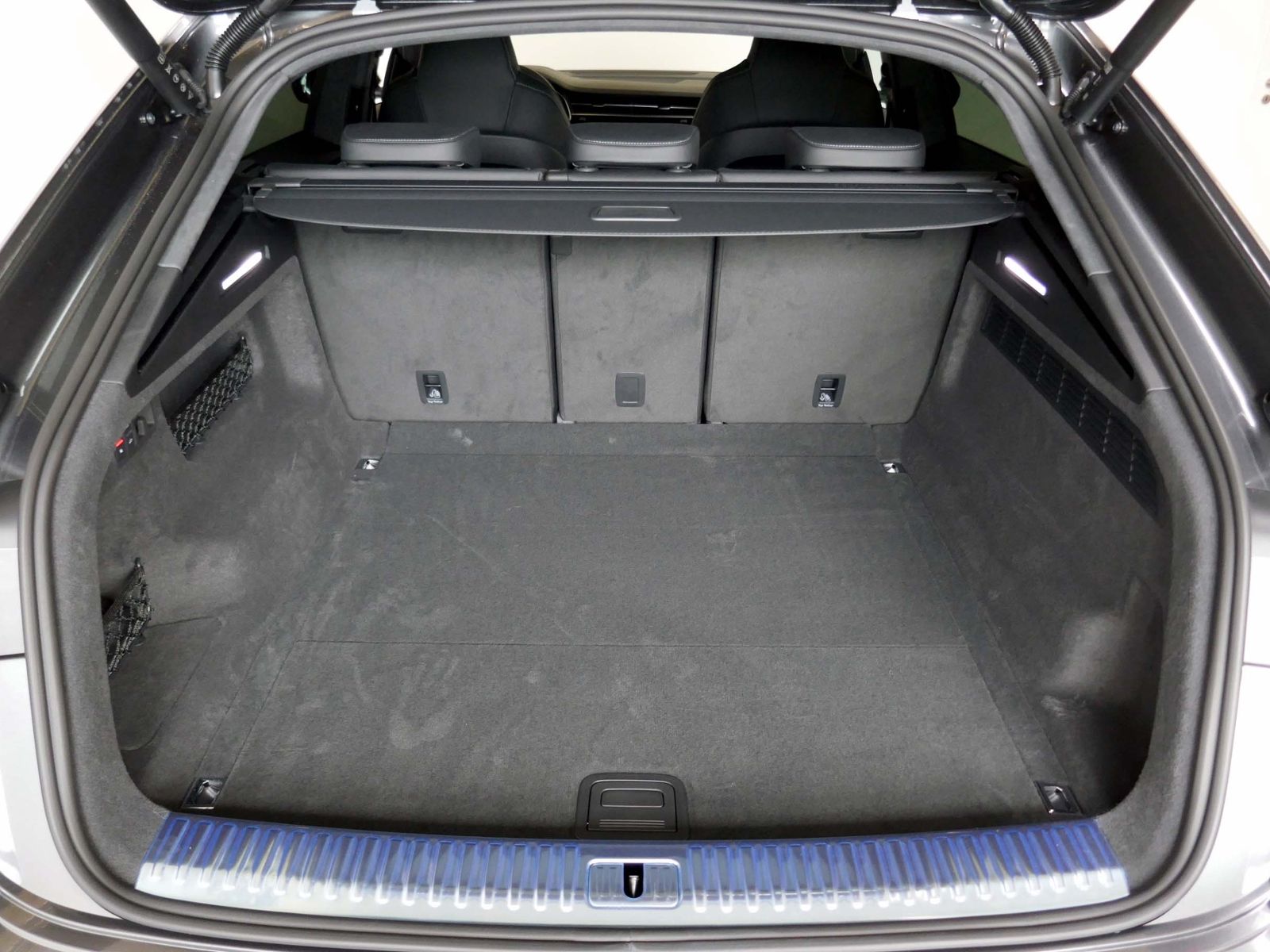 Audi Q8  50 TDI quattro S line | AHK Pano Standhzg.
