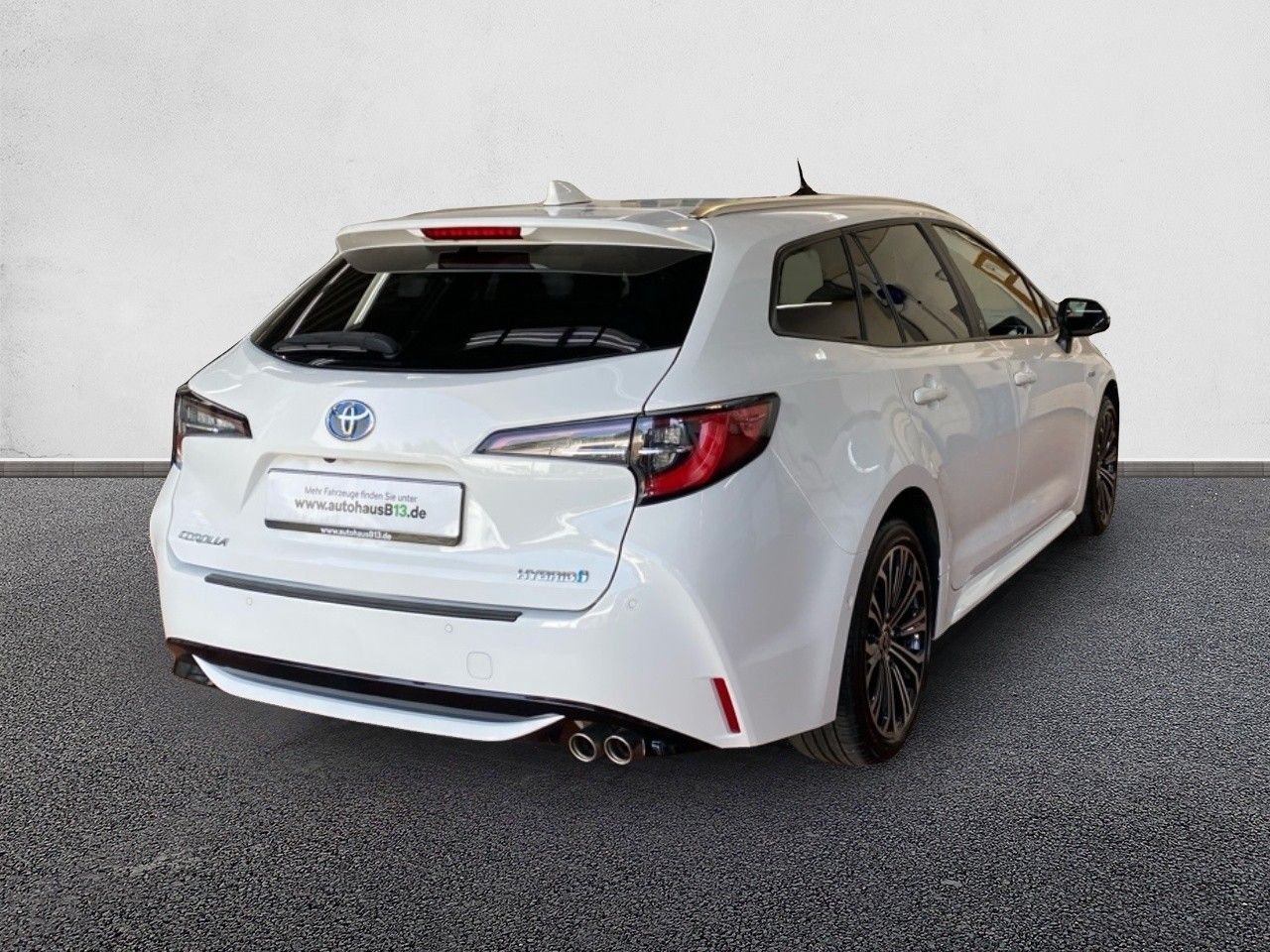 Toyota Corolla Touring Sport 2.0 Hybrid - Samsaru's Car Outlet