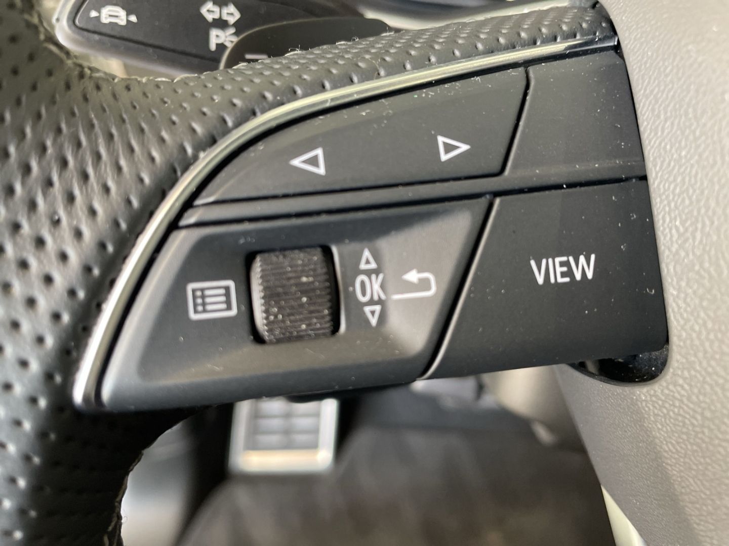 Audi Q8 50 TDI qu Matrix AHK Memory HuD Pano Standhzg