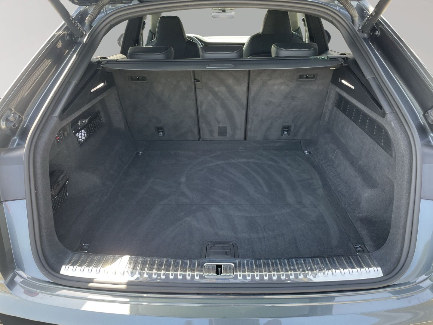 Audi Q8 50 TDI qu Matrix AHK Memory HuD Pano Standhzg