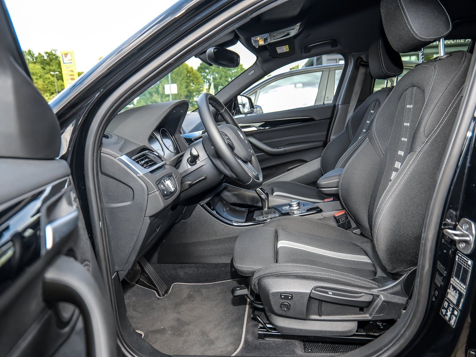 BMW X2 xDrive18d Advantage Plus Navi RFK LED Sportsi
