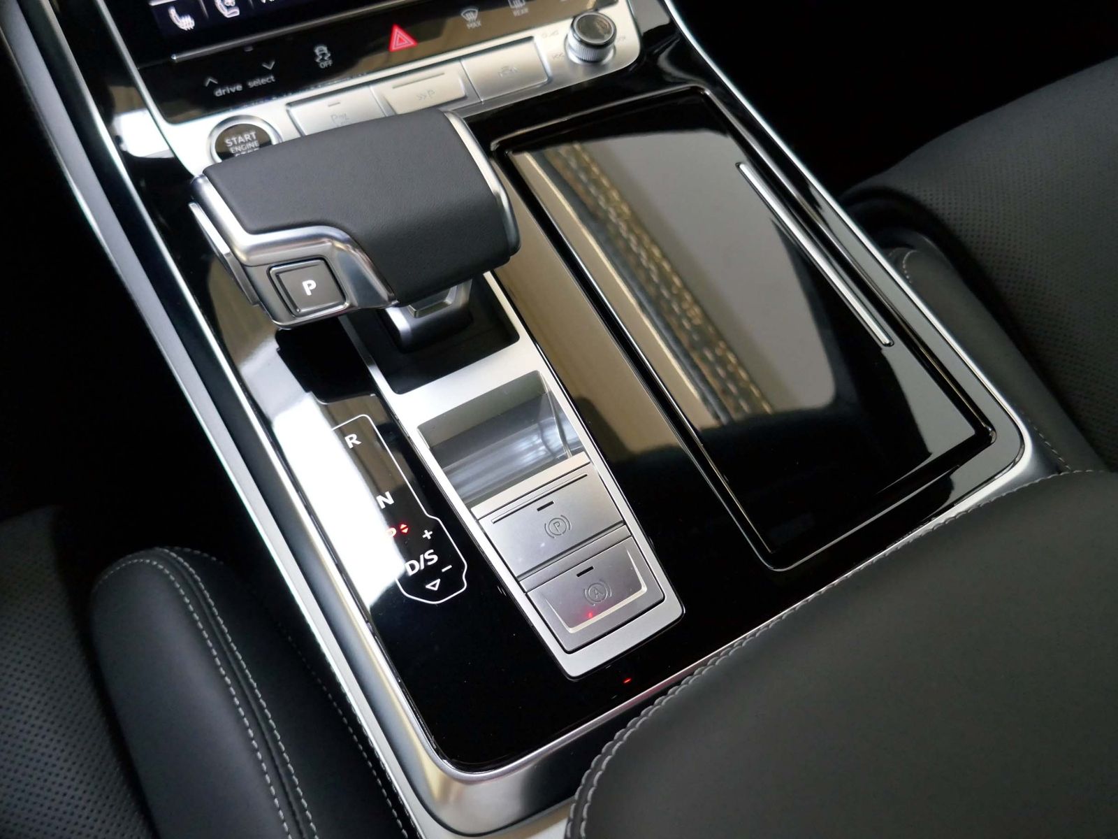 Audi Q8  50 TDI quattro S line | AHK Pano Standhzg.