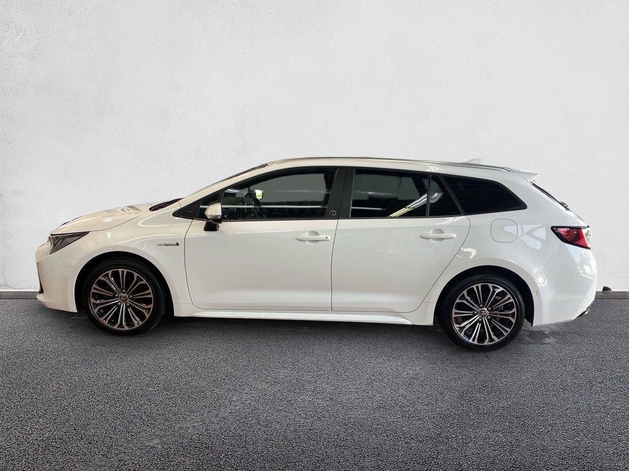 Toyota Corolla Touring Sport 2.0 Hybrid - Samsaru's Car Outlet