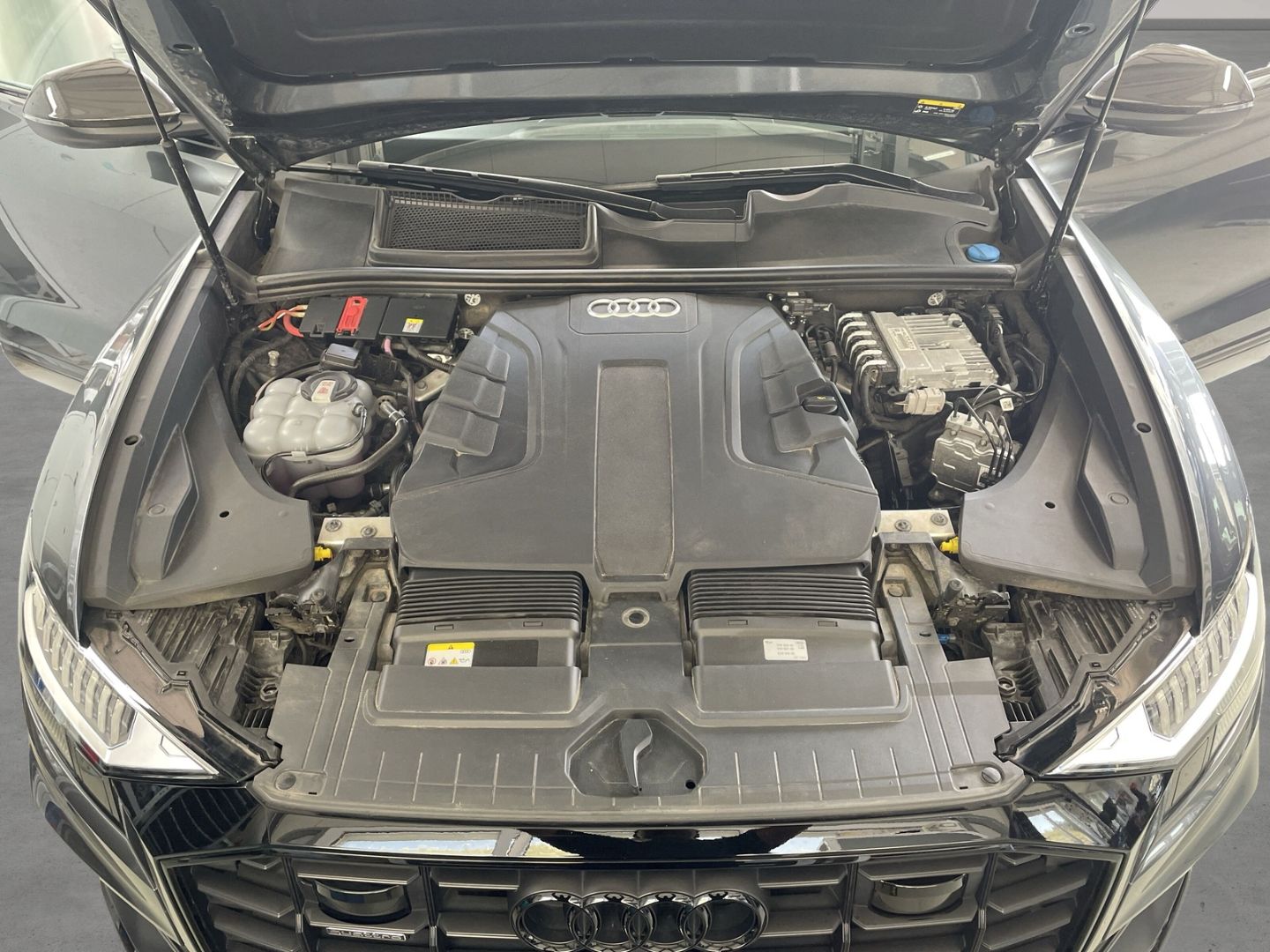 Audi Q8 50 TDI qu Matrix AHK Memory HuD Pano Standhzg