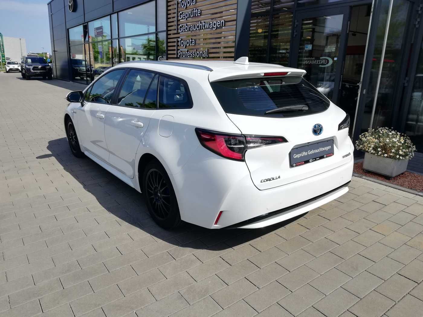 Toyota Corolla Touring Sports Hybrid 1.8 Business - Samsaru's Car Outlet