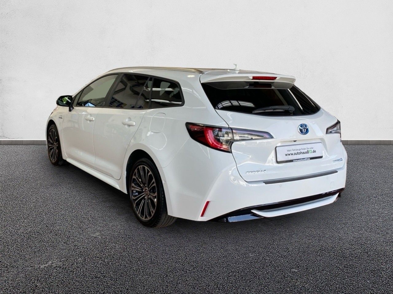 Toyota Corolla Touring Sport 2.0 Hybrid - Samsaru's Car Outlet