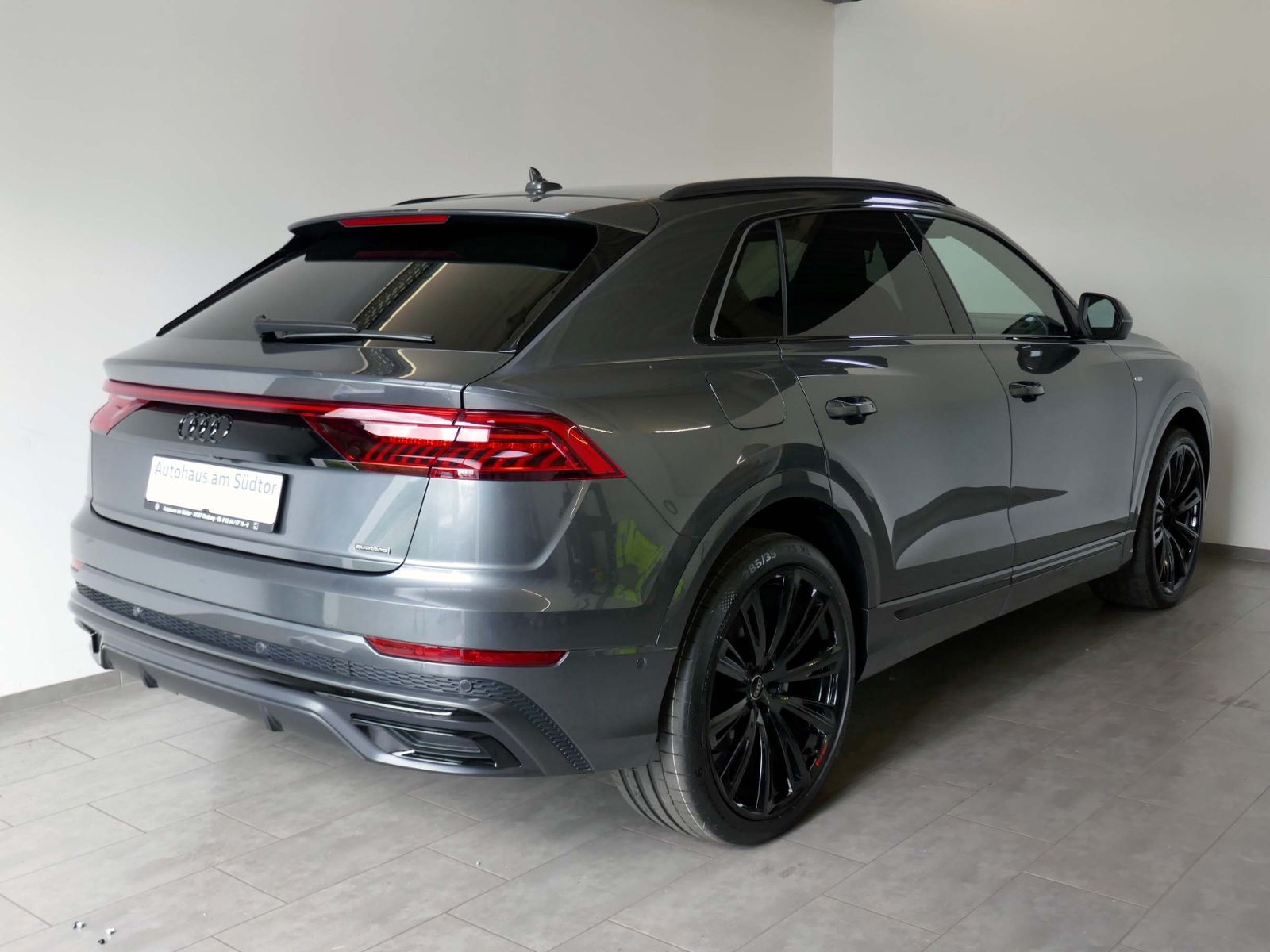 Audi Q8  50 TDI quattro S line | AHK Pano Standhzg.