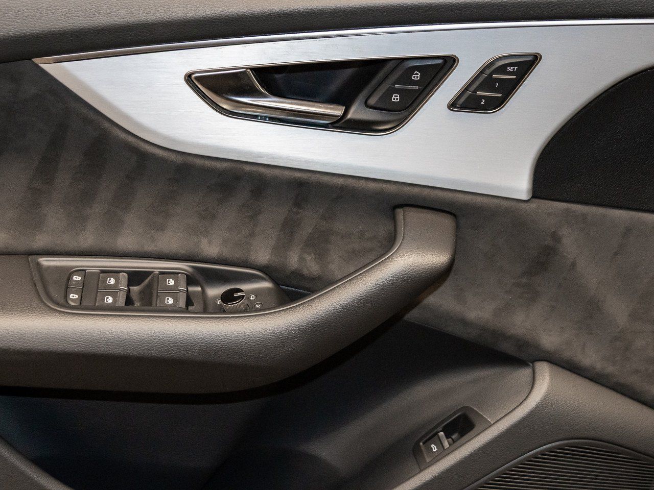 Audi Q8 50 TDI quattro S line Matrix Pano AIR HuD AHK
