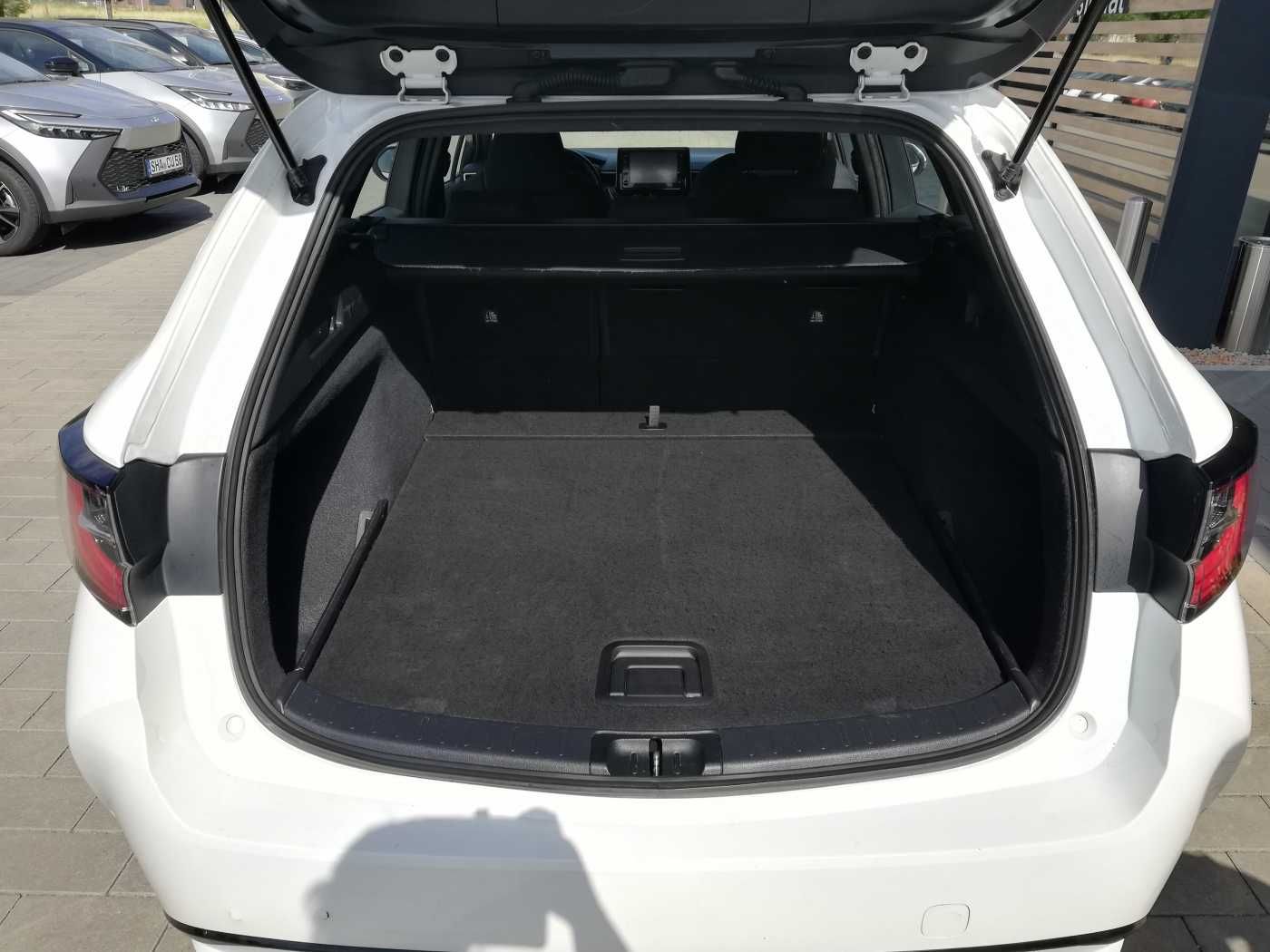 Toyota Corolla Touring Sports Hybrid 1.8 Business - Samsaru's Car Outlet