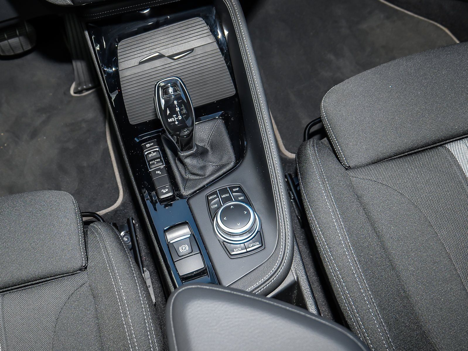 BMW X2 xDrive18d Advantage Plus Navi RFK LED Sportsi