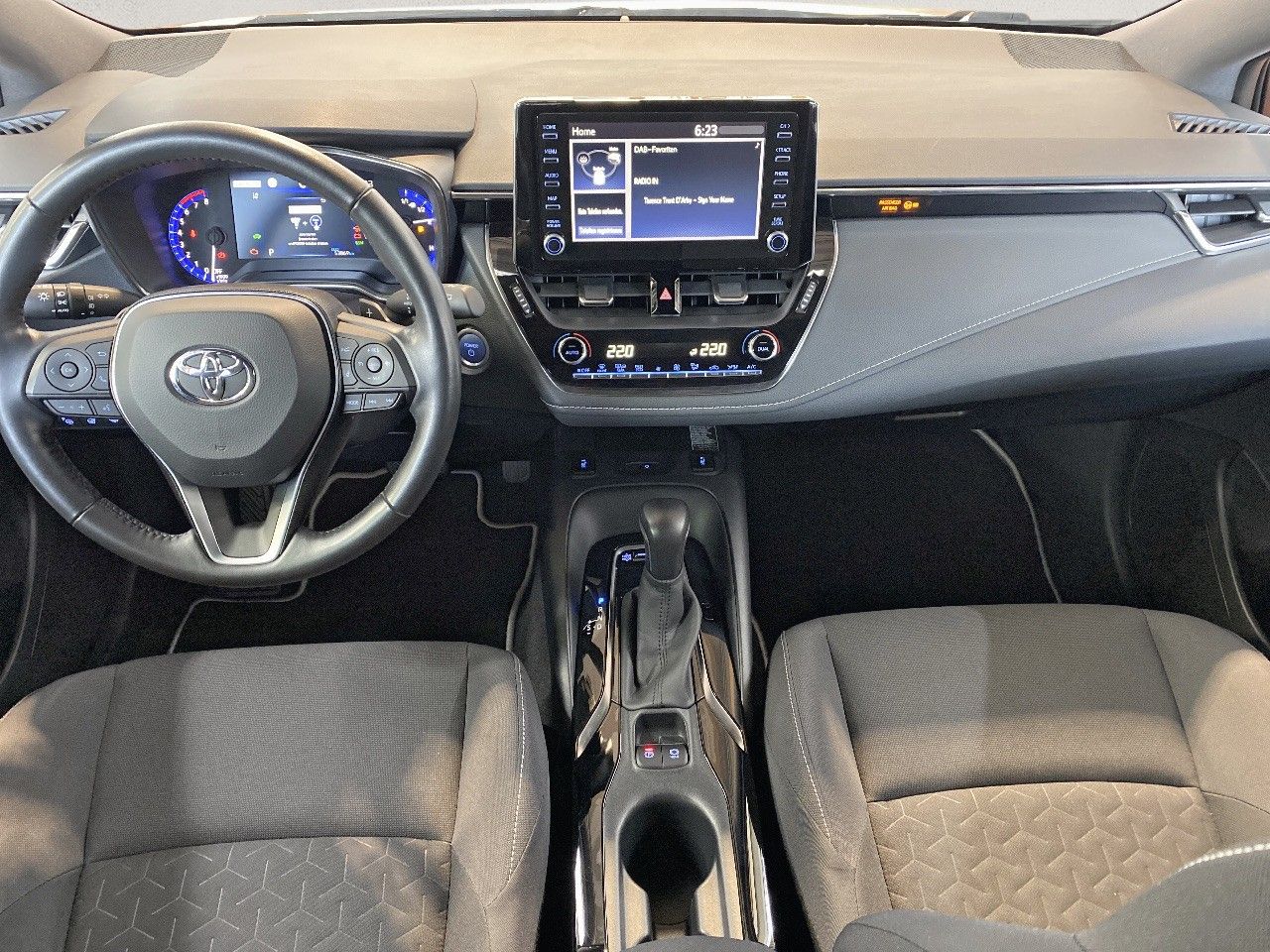 Toyota Corolla Touring Sport 2.0 Hybrid - Samsaru's Car Outlet