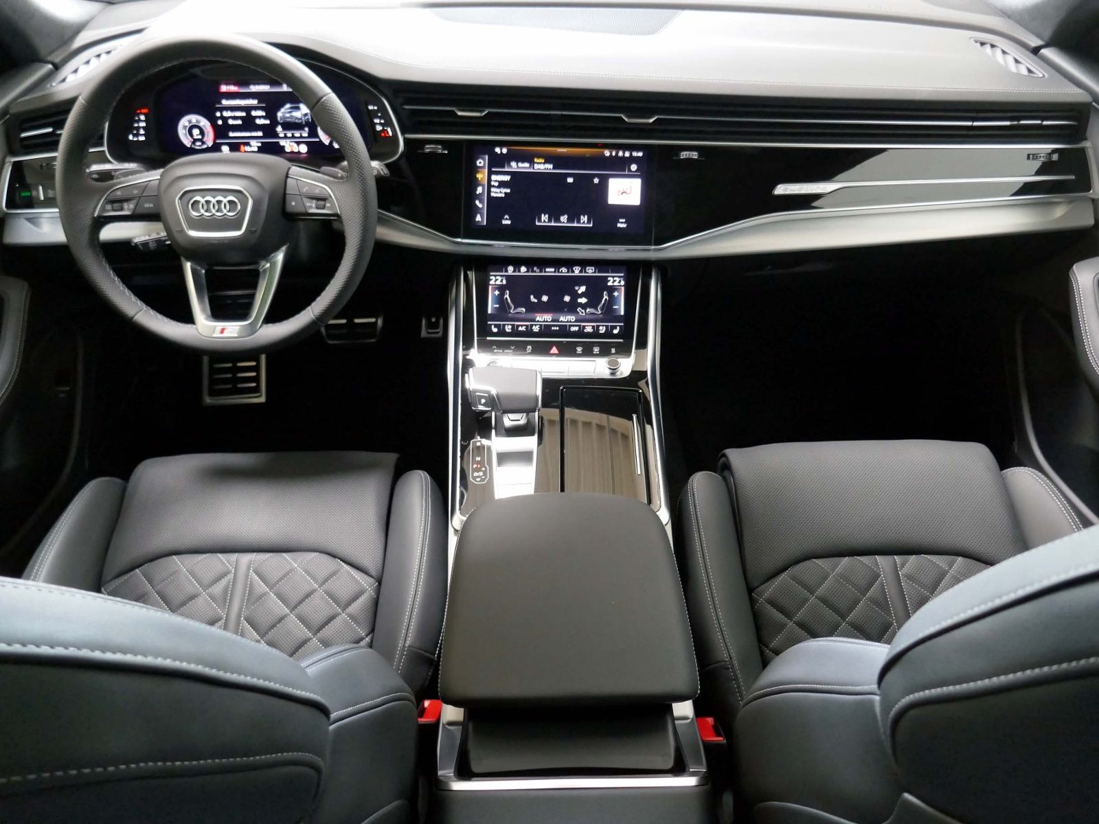 Audi Q8  50 TDI quattro S line | AHK Pano Standhzg.