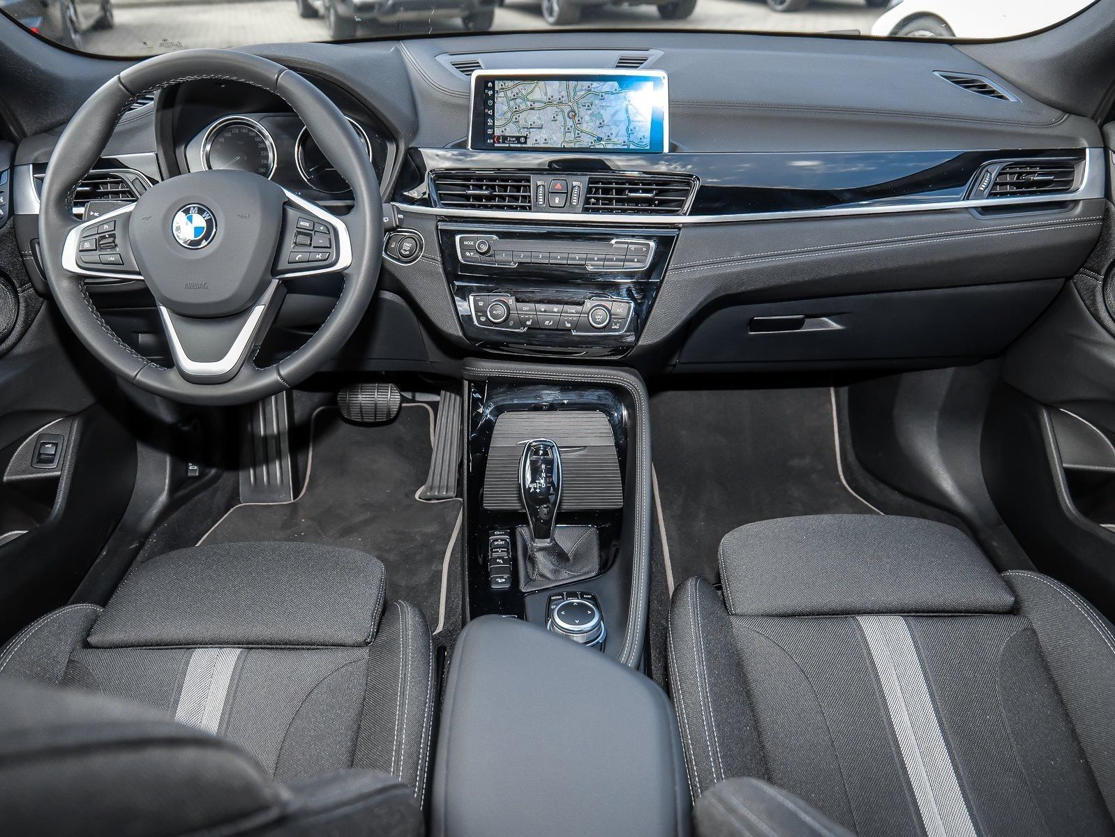 BMW X2 xDrive18d Advantage Plus Navi RFK LED Sportsi