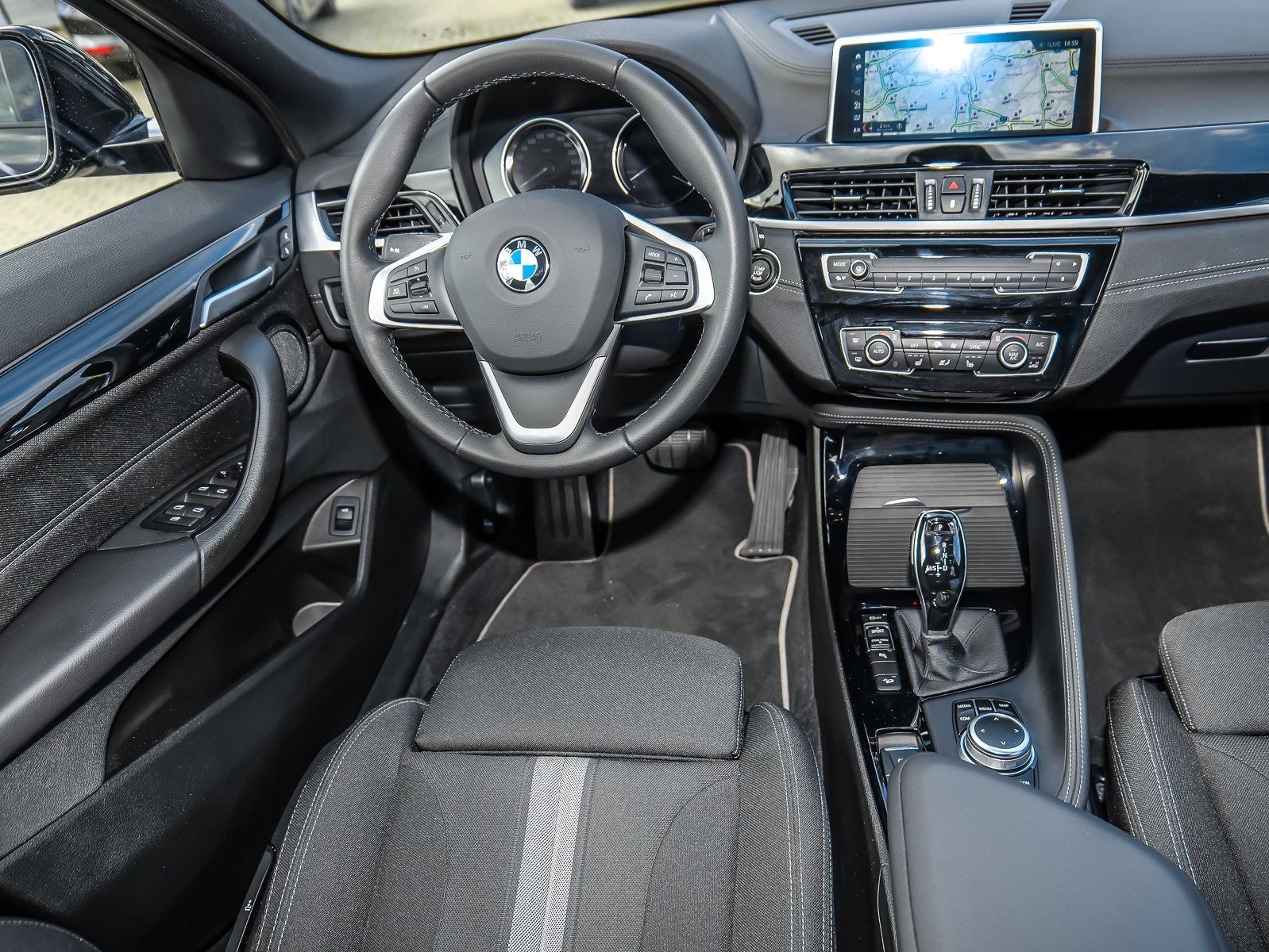 BMW X2 xDrive18d Advantage Plus Navi RFK LED Sportsi