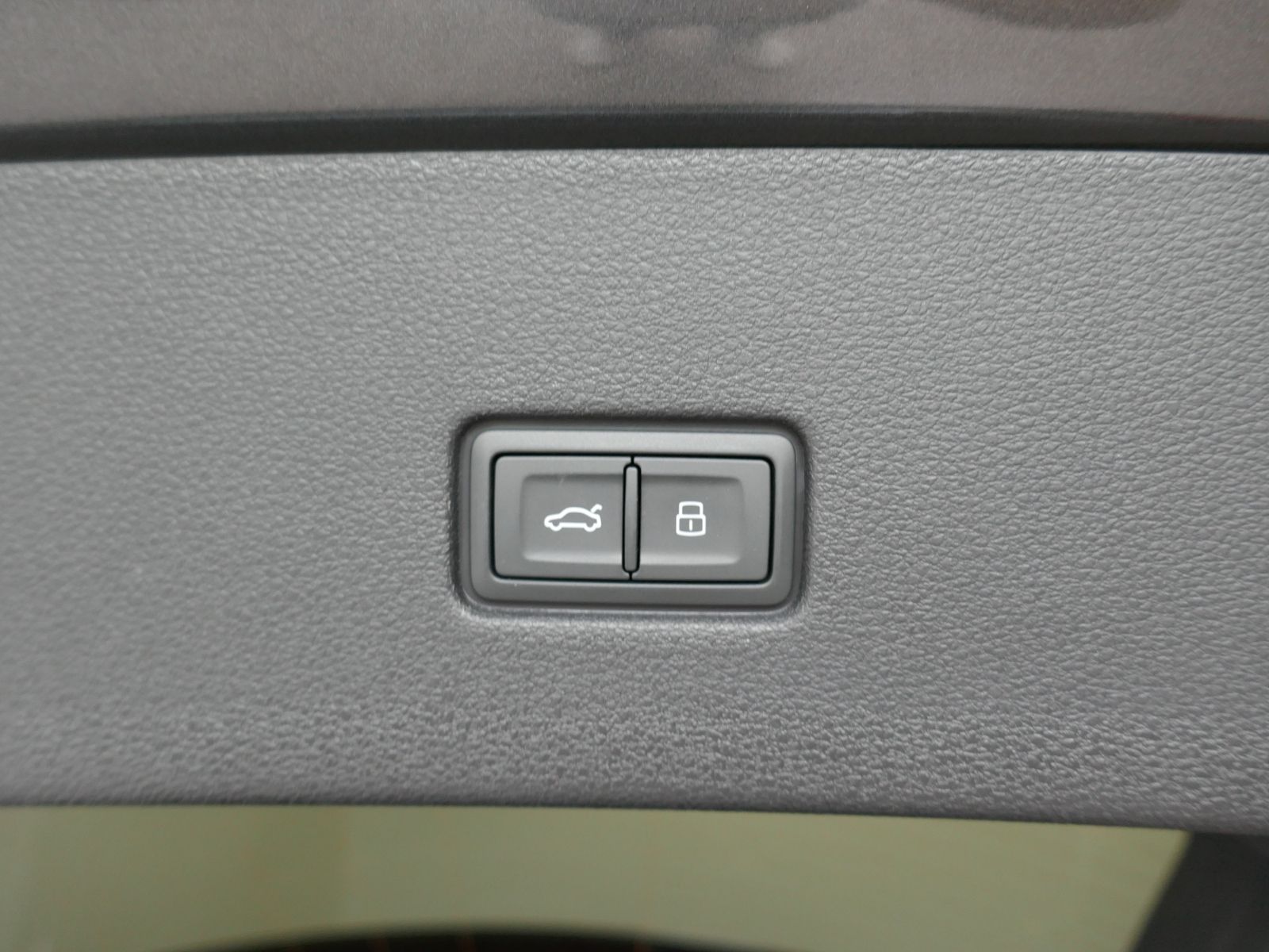 Audi Q8  50 TDI quattro S line | AHK Pano Standhzg.