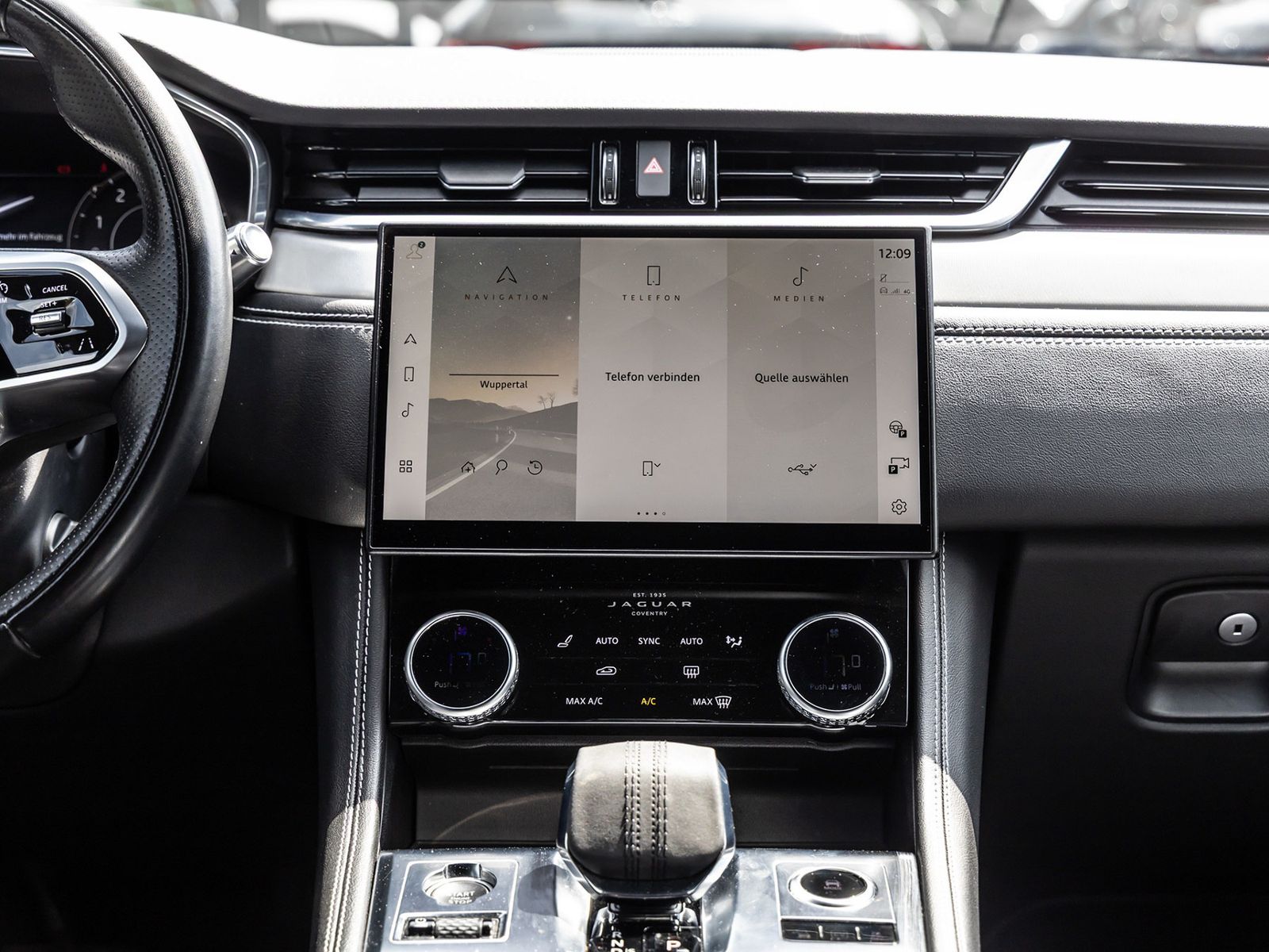 Jaguar F-Pace P400e AWD R-Dynamic AHK NAVI PDC 360°