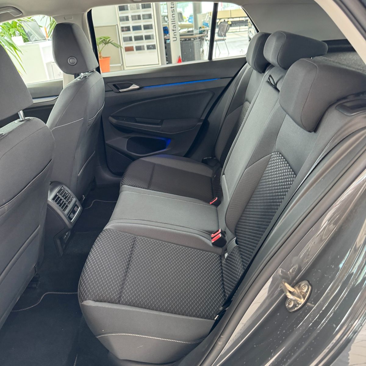 Volkswagen Golf VIII Lim. Life 1.5 eTSI - Samsaru's Car Outlet