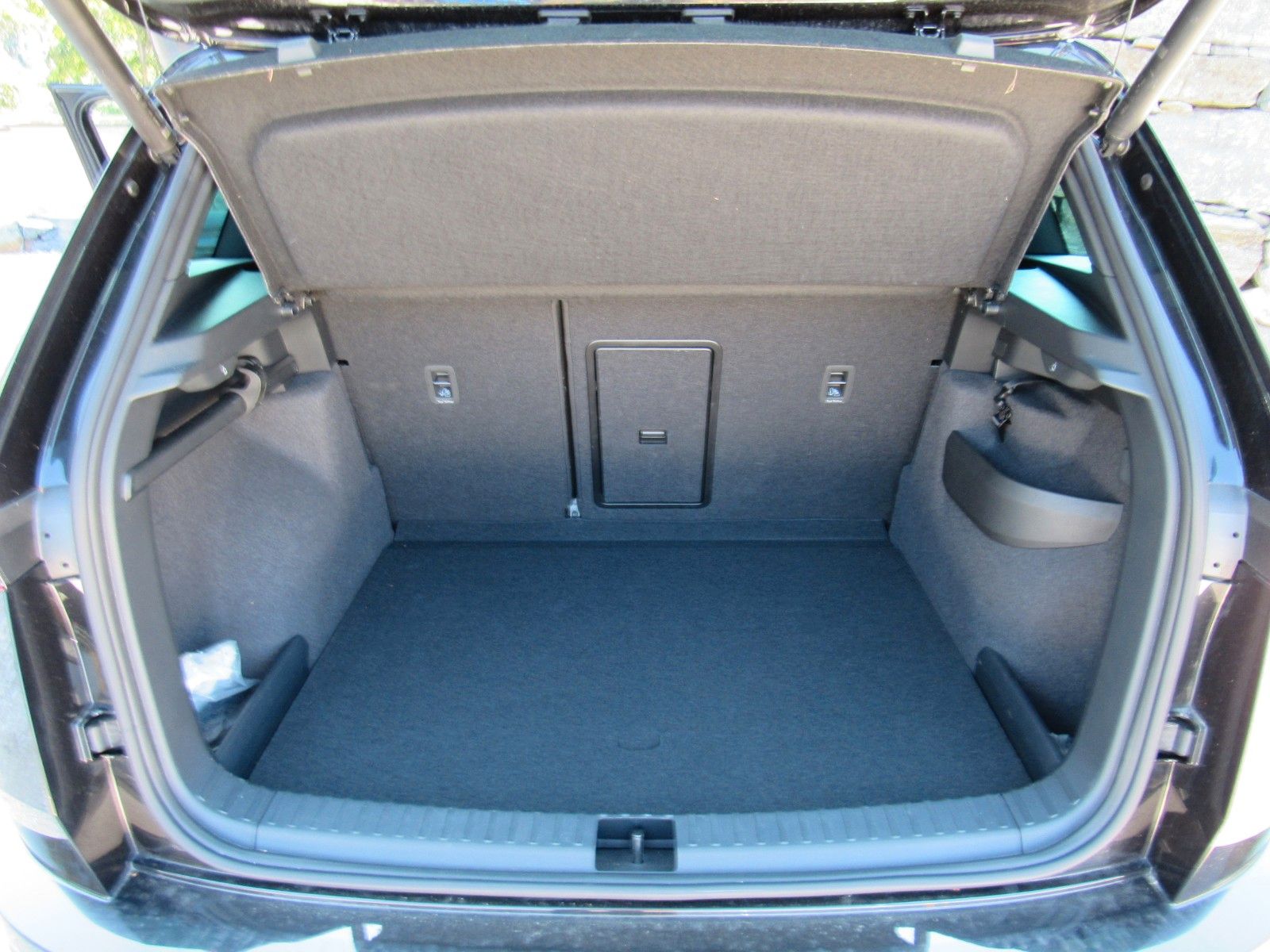 Skoda Karoq 2.0l TDI DSG 4x4 Sportline AHK 360° CANTON