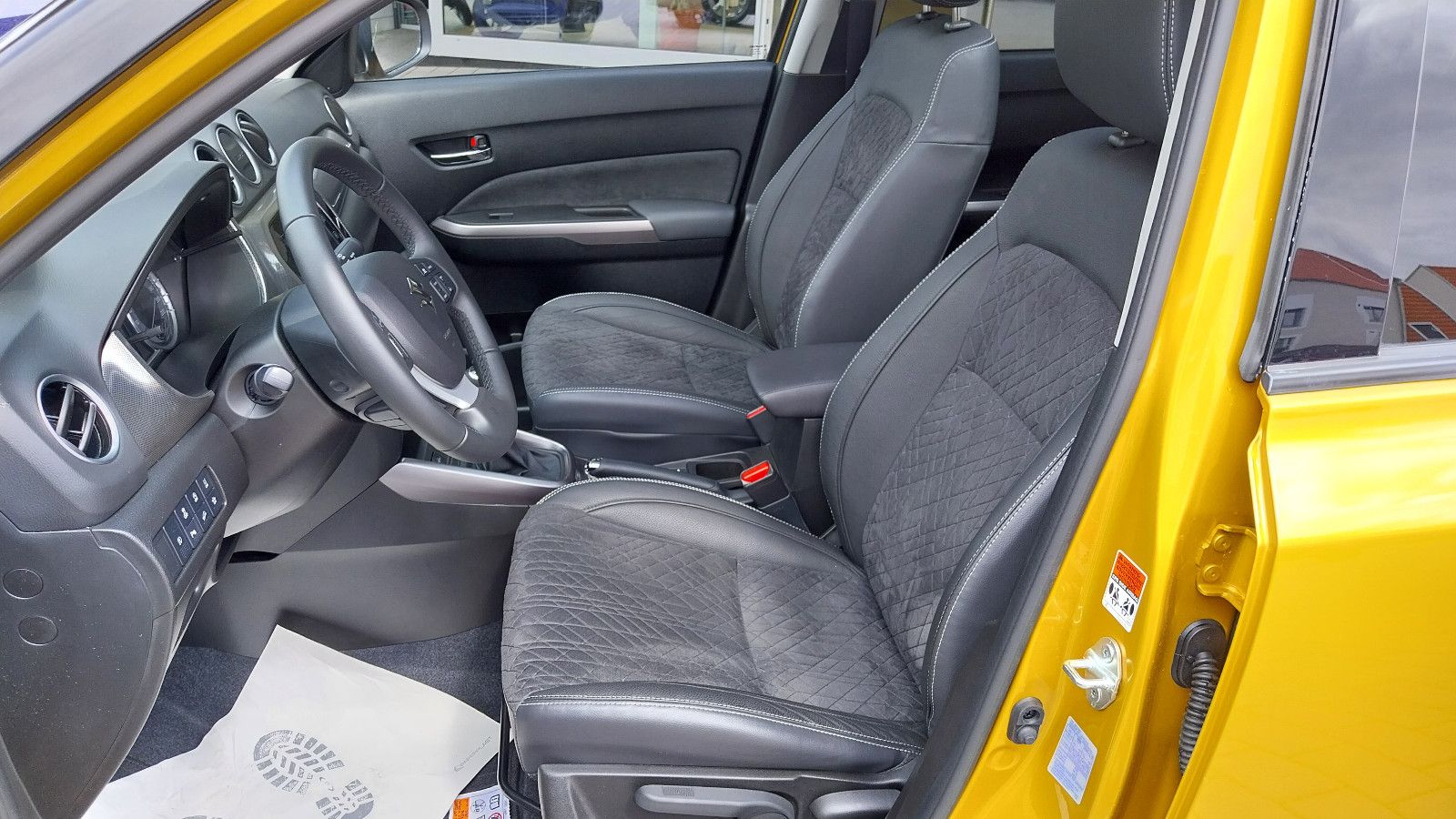 Suzuki Vitara 1.4 BOOSTERJET Hybrid Comfort+ Allgrip - Samsaru's Car Outlet