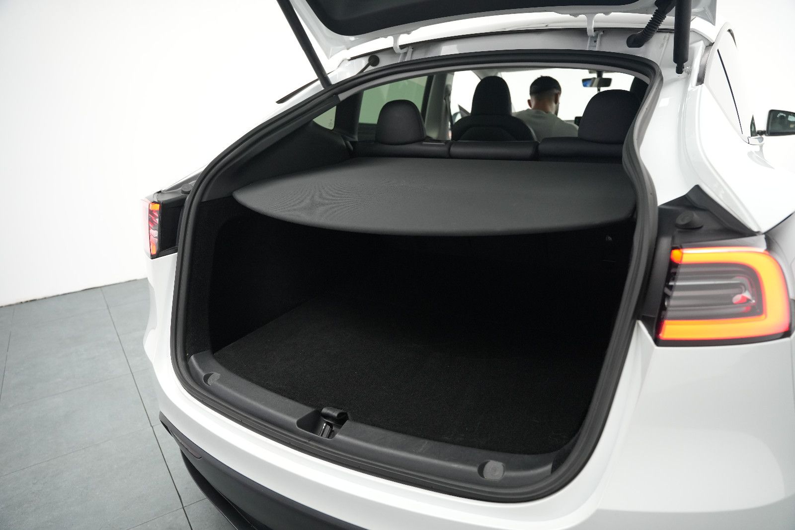 Tesla Model Y Long Range Dual*PanoramaGlasdach*Subwoof