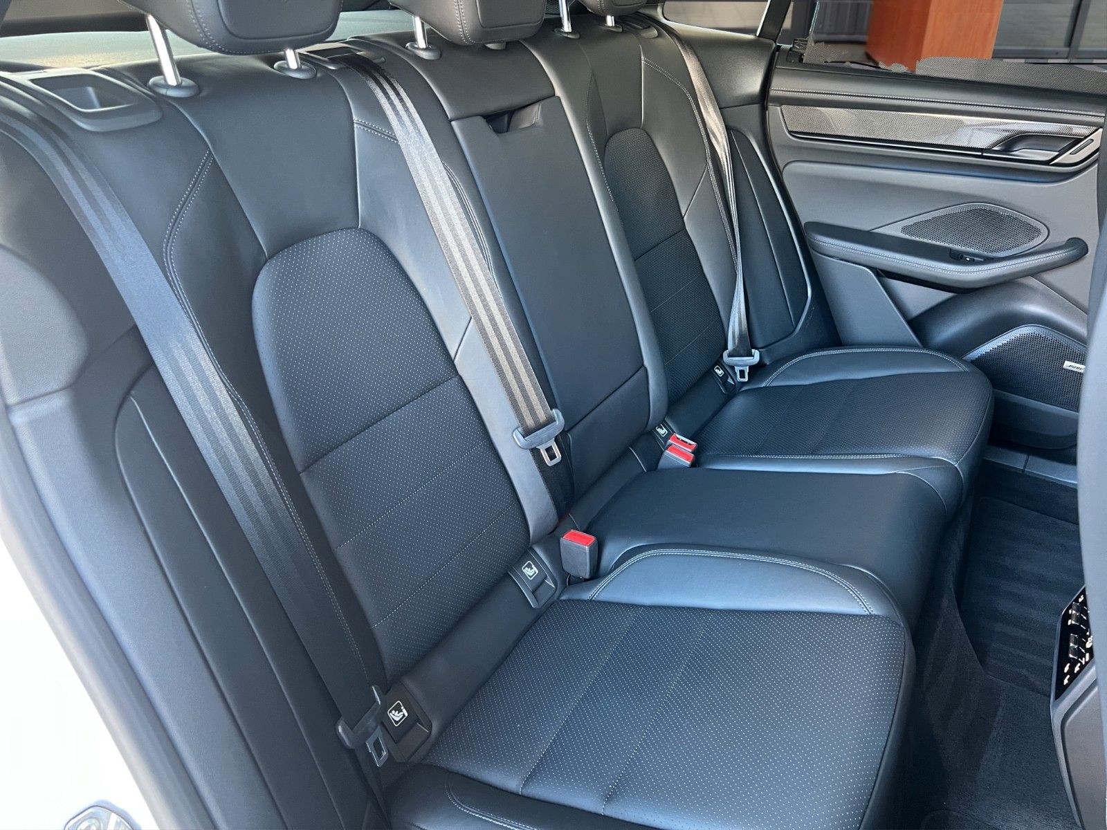 Porsche Macan Electric 4 Carbon · Mega Spec · NP122.500€