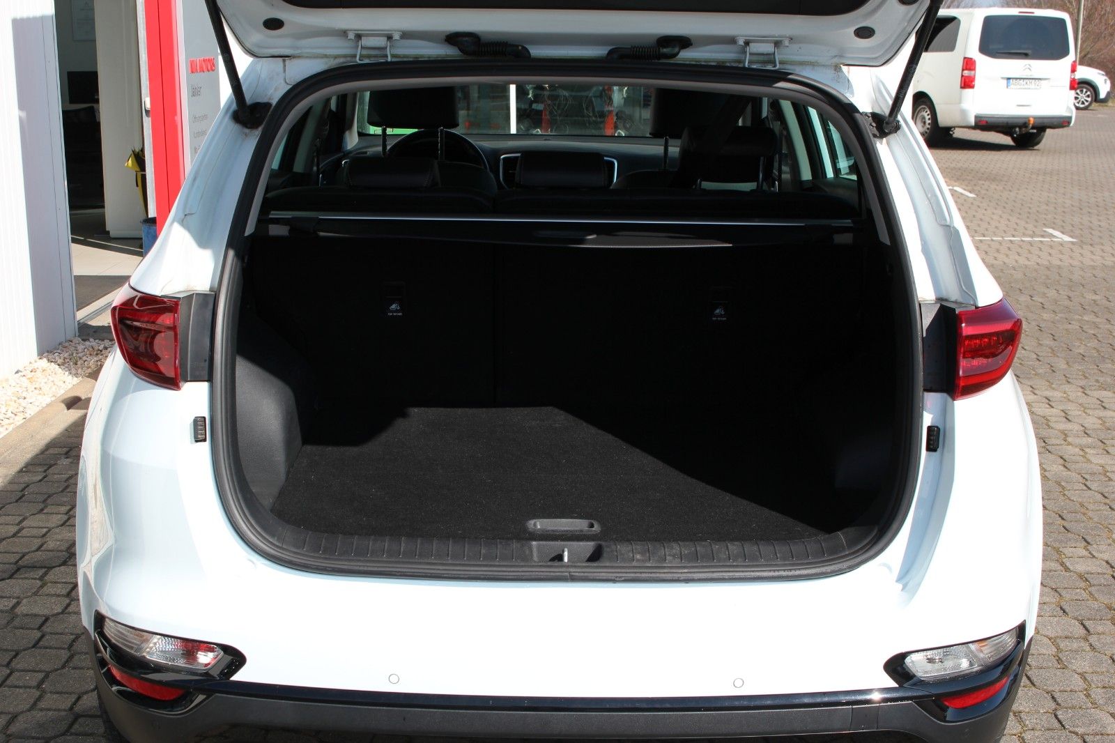 Kia SPORTAGE BLACK EDITION 2WD - Samsaru's Car Outlet