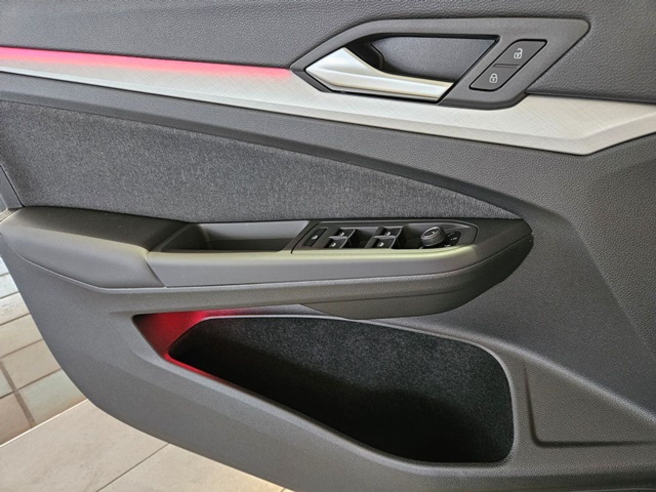 Volkswagen Golf 1.5 eTSI Life DSG - Samsaru's Car Outlet