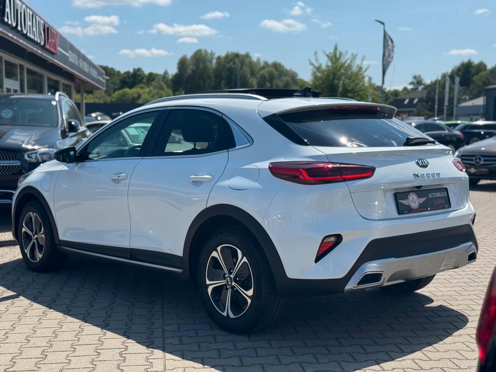 Kia XCeed 1.6 Plug-in Hybrid Platinum Edition - Samsaru's Car Outlet