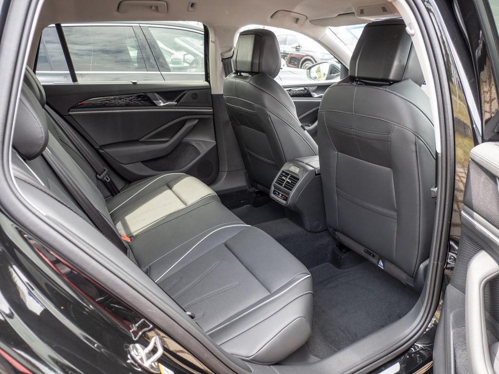 Volkswagen Passat Variant 1.5 TSI eHybrid Elegance AHK ACC