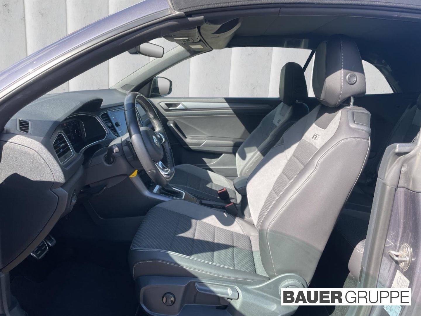 Volkswagen T-Roc R-Line 1.5 TSI - Samsaru's Car Outlet