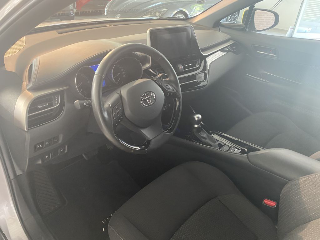 Toyota C-HR Hybrid - Samsaru's Car Outlet