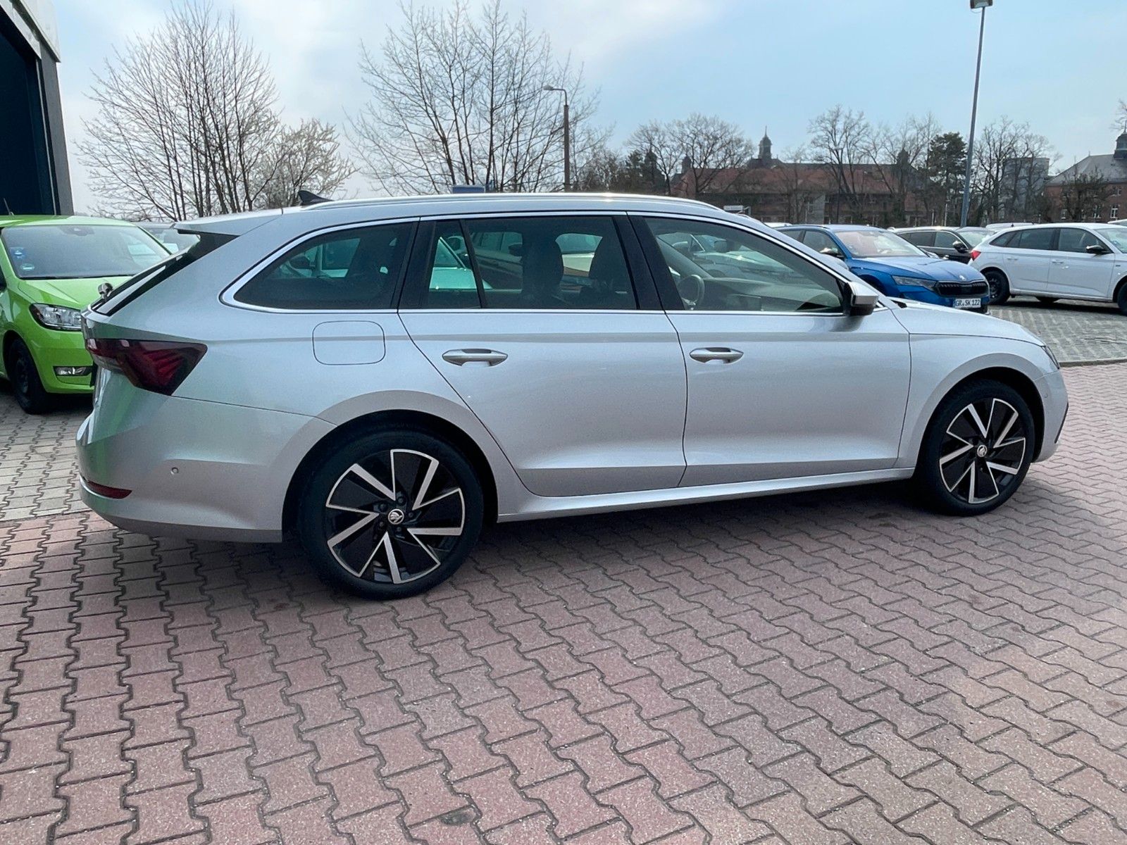 Skoda OCTAVIA Combi First Edition TSI iV - Samsaru's Car Outlet