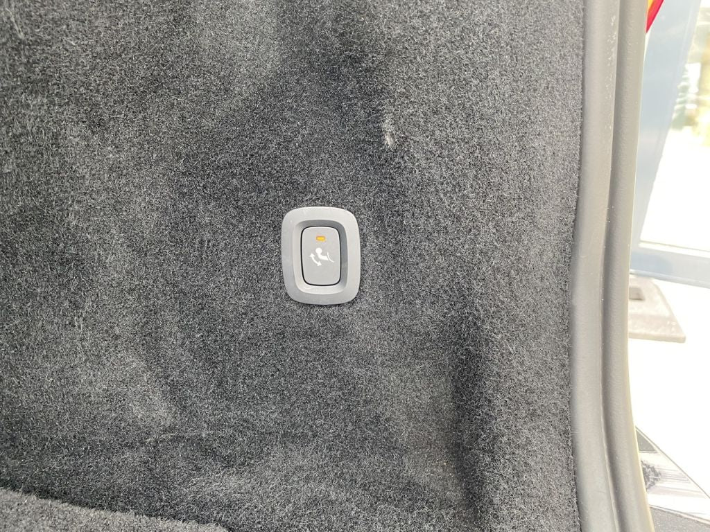 Volvo XC60 R Design Recharge Plug-In Hybrid AWD T8 Twi