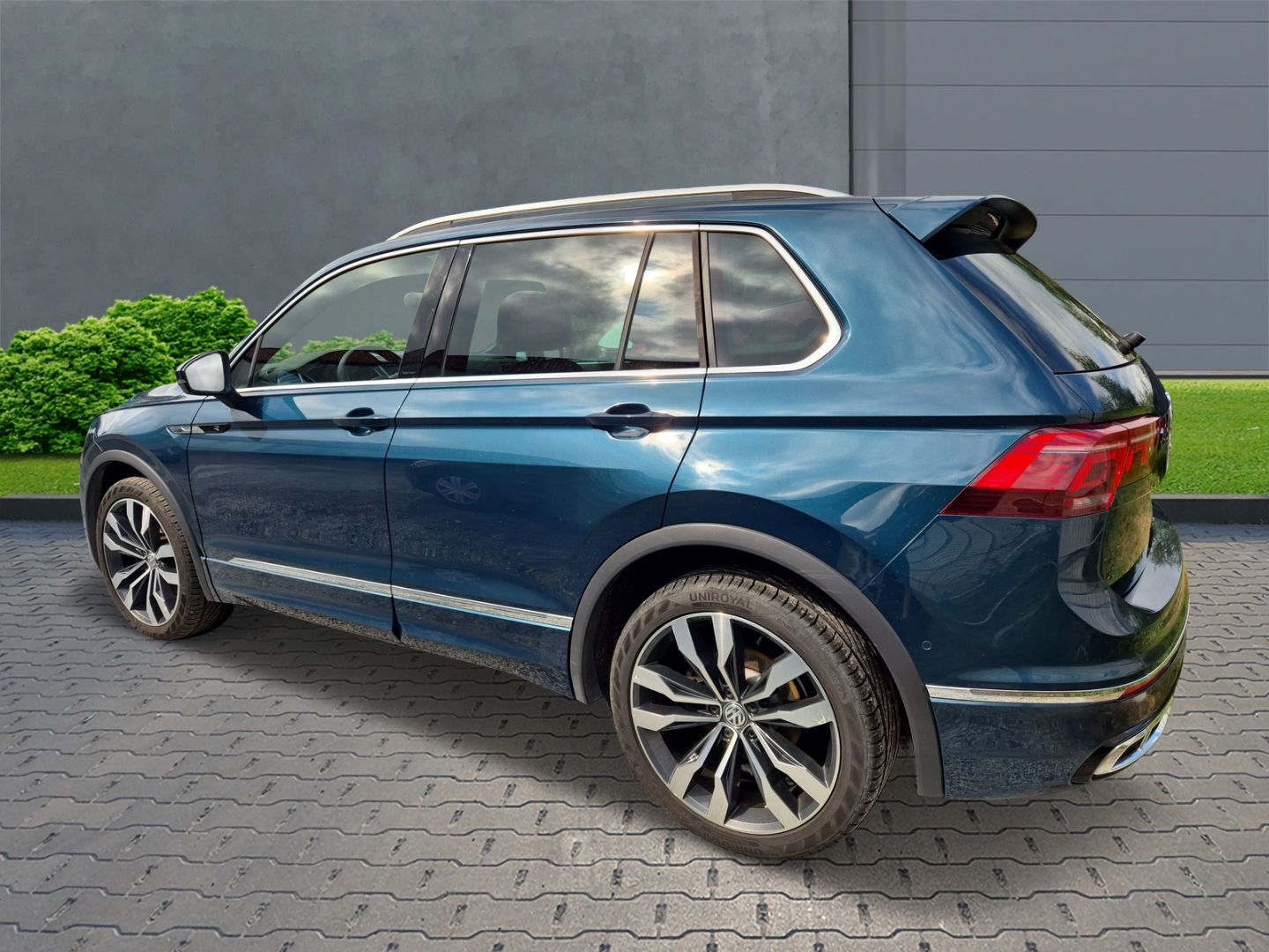 Volkswagen Tiguan 4Motion 2.0 TDI R-Line - Samsaru's Car Outlet