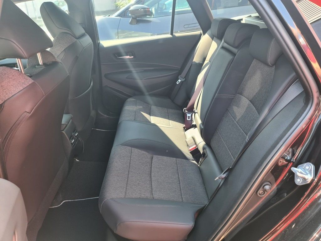 Toyota Corolla 2.0 Hybrid Touring Sports Team D