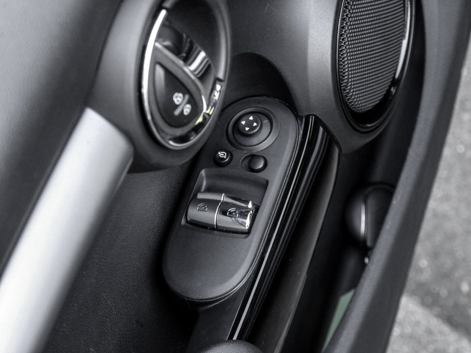 MINI Cooper S YOUNIQUE - Samsaru's Car Outlet