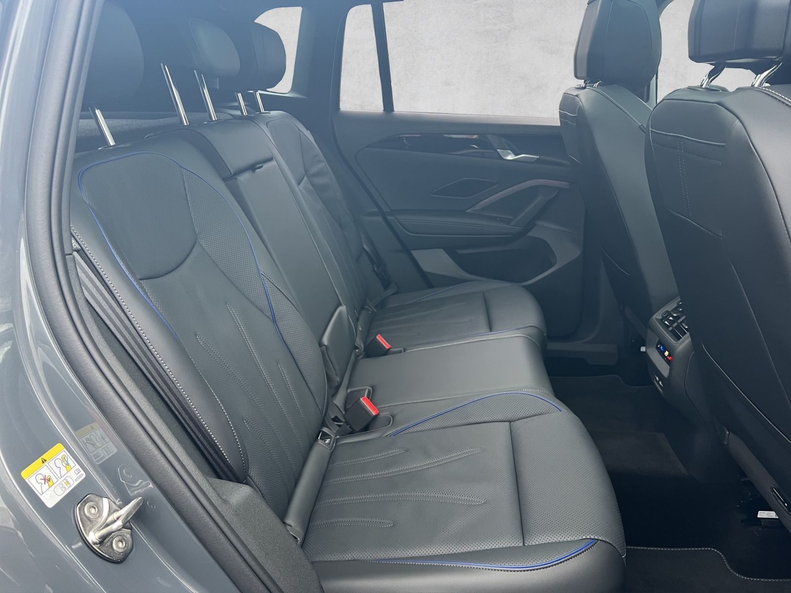 Volkswagen Tiguan R-Line 2.0 TDI DSG 4M AHK*Navi**Pano*Blac