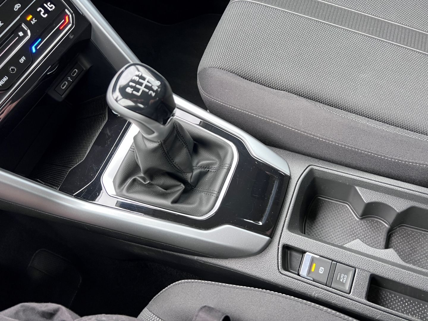 Volkswagen T-Roc 1.0TSI Life - Samsaru's Car Outlet