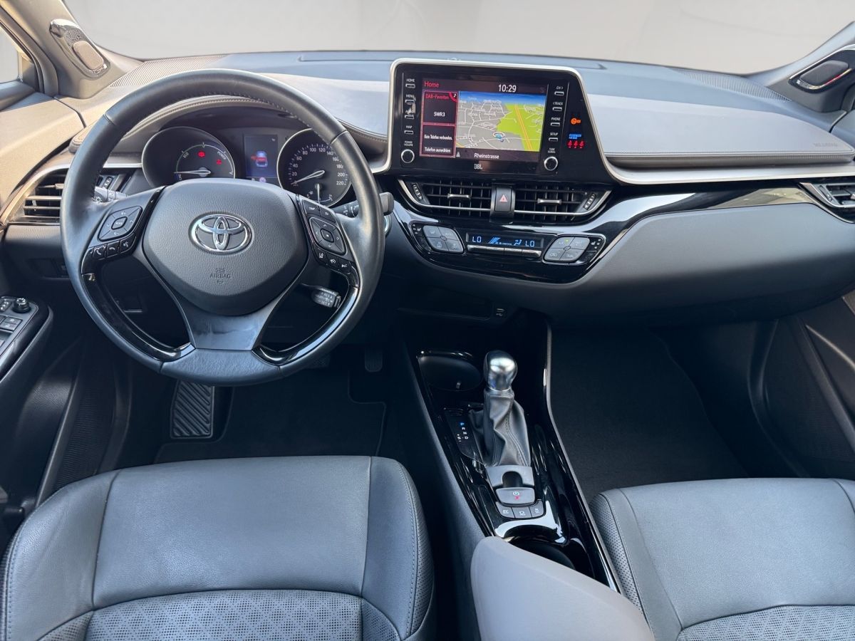 Toyota C-HR 2.0 Hybrid Lounge - Samsaru's Car Outlet