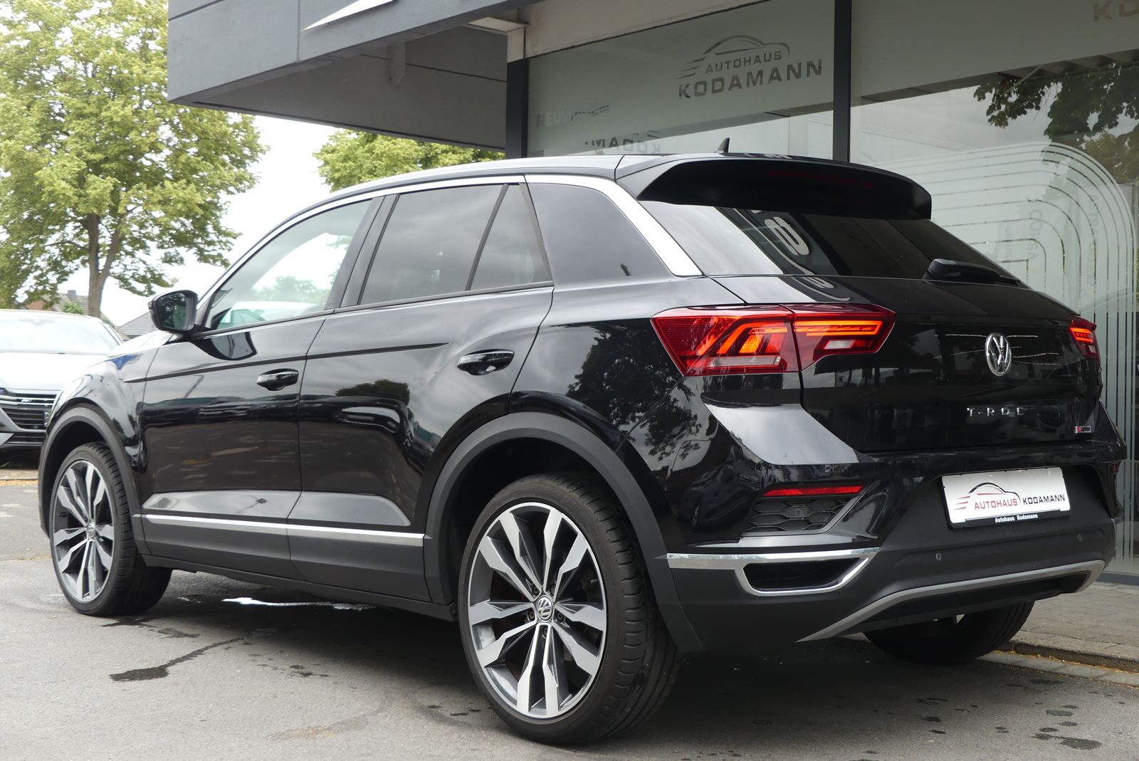 Volkswagen T-Roc Sport 4Motion - Samsaru's Car Outlet