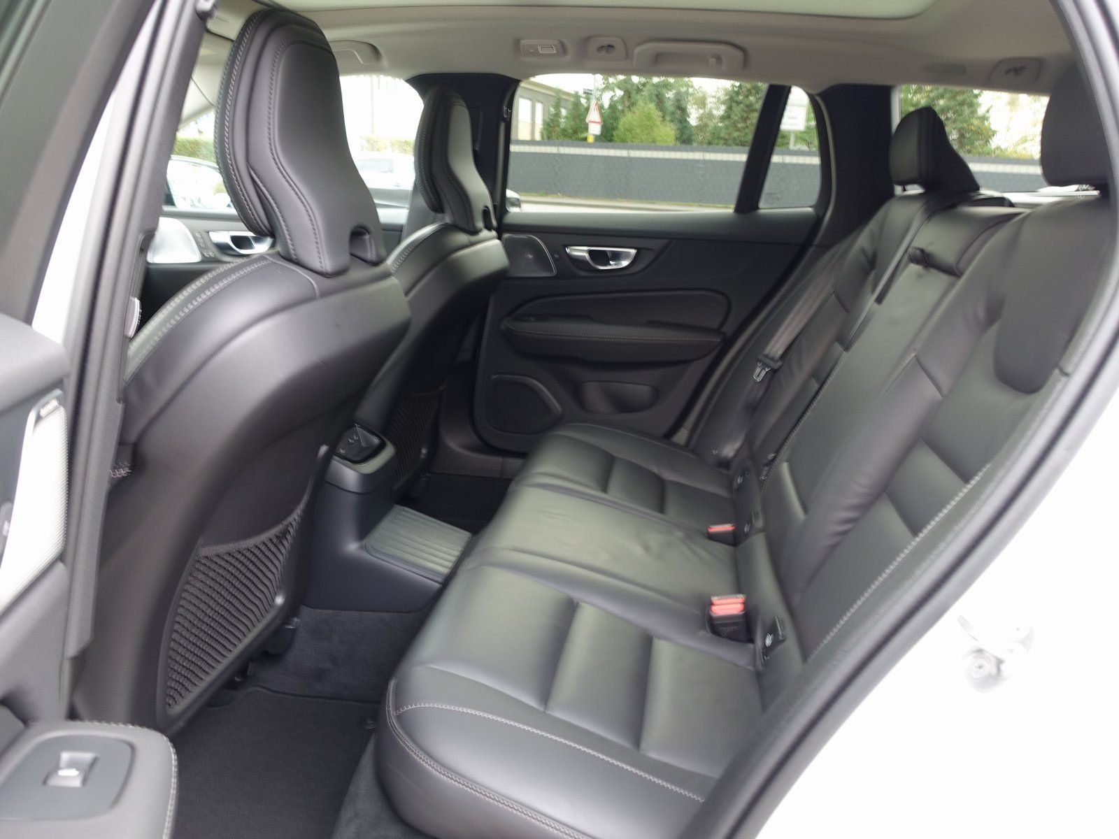 Volvo V60 Ultra Dark T8 AWD PANO/B&W/HUD/360°MASSAGE