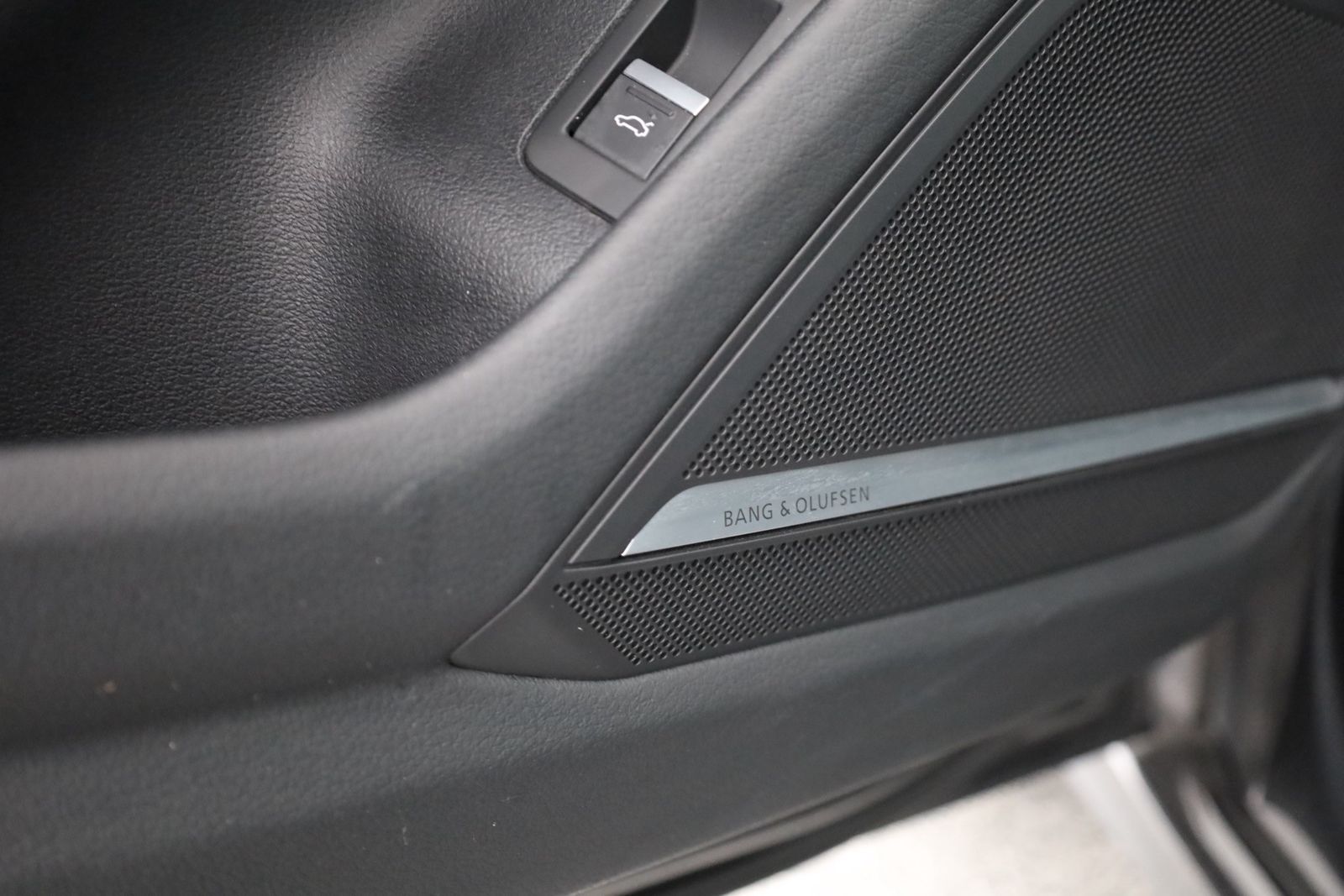Audi A6 Avant 40 TDI quattro S line - Samsaru's Car Outlet